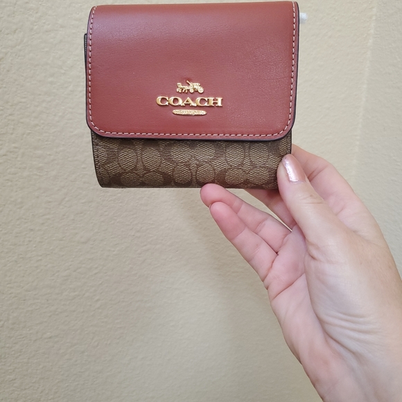 Coach Small Trifold Wallet In Signature Canvas - Picture 12 of 13